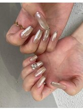 ロミー(Rommy)/ツヤツヤビジューネイル