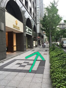 美容整体サロン 心斎橋/ 直進　左手にROLEX