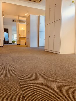 酸素岩盤浴ラビッシュ/広々＊ロッカールーム