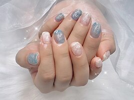 透明感あふれる指先に