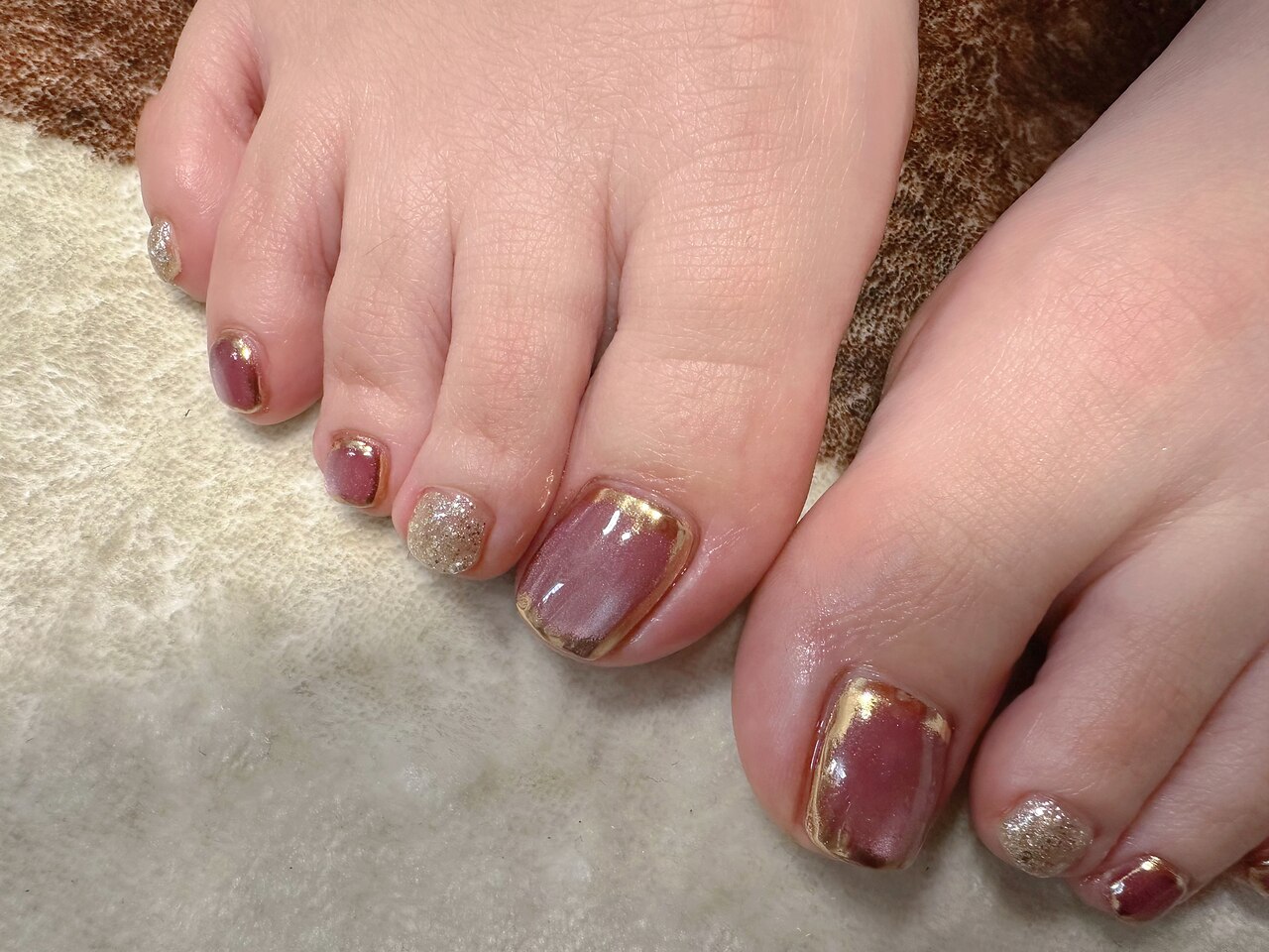 フットミラー 2025年-2026年冬トレンド】ミラー フットのネイルデザイン集｜人気順