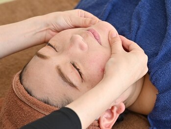 ボディーレボリューション 南福島店(Body-Revolution)の写真/【オールハンド施術×高濃度酸素オイルMIREY使用】で理想のスッキリ小顔が叶う♪お目元もぱっちり◎