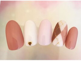 上品アーガイルチェックネイル