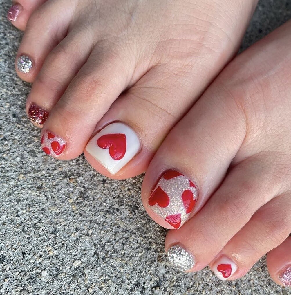 2025年-2026年冬トレンド】フット（ペディキュア）のネイルデザイン集