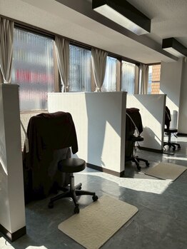 ブロッサ(Blossa)の写真/「忙しい毎日の中で癒しのひとときを」すっと眠ってしまうようなリクライニングチェア♪まつパ/アイブロウ
