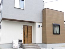 リバイブ(REVIVE)/広い駐車場あり！