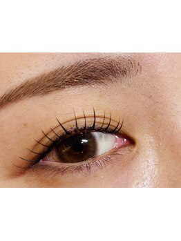 ナチュラル上品な目元にしたい