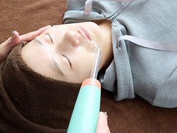 リノ ポノ(Lino Pono)の写真/小顔もハリも、同時に叶えるエイジングケア♪気になる二重あごやフェイスラインにアプローチ!