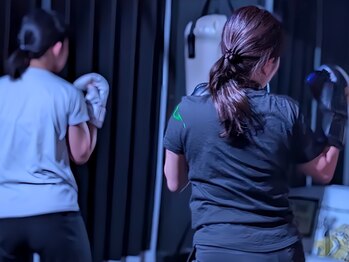 ヘラクライズフィットネス(HERCULIZE FITNESS)/暗闇フィットネス
