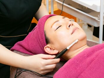 パーフェクト フェイス ビューティー 札幌大通店(PERFECT FACE BEAUTY)の写真/札幌大通にNEWOPEN★ニキビケア・美白ケアに◎特許取得マシンや厳選商材を使用,お肌のトラブルを徹底改善!