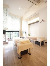 セレネス(SERENESSE)/店内風景｜明るい施術空間