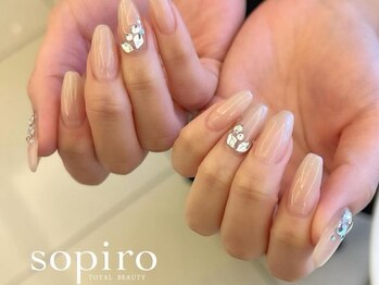 ソピーロ たかのこ店(sopiro)の写真/シンプルな中にも季節感を取り入れたデザインをご提案☆大人女性に人気のシンプル系はSopiroにお任せ♪