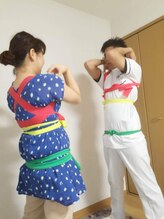 カイロプラクティックふくろう/家庭で出来る肩甲骨体操の指導