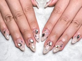 キラキラビジューネイル