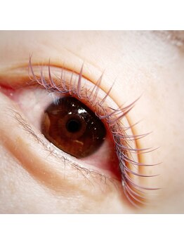 サンク(cinq)の写真/カラーフラットラッシュで瞳を彩る魅力的なカラーエクステ♪自分だけの特別な垢抜け目元を演出して◎