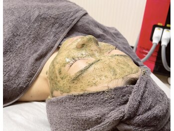 サロン ド ノアール(SALON DE NOIR)/ハーブピーリング