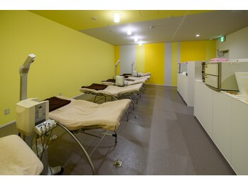 クレーヌ(QREiNE)/広々とした施術スペース