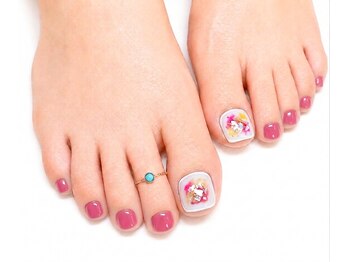 ネイル レア(Nail Rea)の写真/サンダル映え間違いなし!トレンド感たっぷりの足元で、歩くたび気分が上がる特別デザインへ。