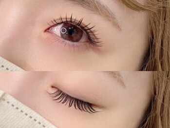 エクラ(eclat)の写真/今までのエクステで物足りなかった方にはボリュームラッシュ◎超軽量＆ボリューム感でぱっちり目元に♪
