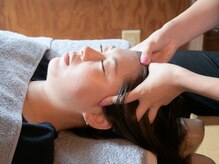 マヒナラボ 湘南(Mahina.lab)/美容鍼前の小顔調整