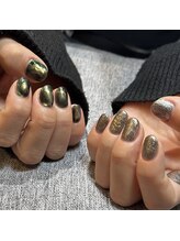 ラブクロム(LOVE CHROME)/グリーンのニュアンスネイル