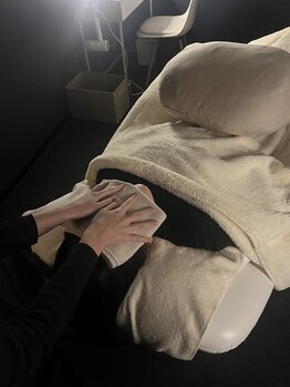 スヤ(SUYA)/施術の流れ 2.ホットタオル