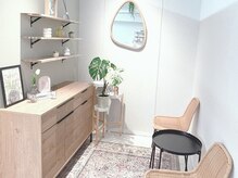 ジェルネイル専門【パラジェル・フィルイン・育爪推奨店】BOTA NAIL センター南駅前店の雰囲気（待合席で施術後オシャレに撮影も出来ます♪落ち着いた雰囲気◎）