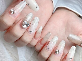 パルフェネイル(Parfait nail)の写真/最新トレンド◎シンプルワンホンネイルで叶える、クリア系ホワイトギャルネイルで指先を上品に飾ろう！