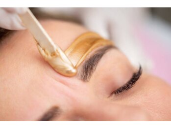 ビューティーサロン スリジエ(beauty salon ceRisieR)の写真/美容成分たっぷりの“スーパーフードワックス脱毛“で透明つや肌へ♪アイブロウとのセットがおすすめ◎