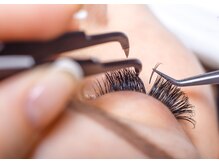 リサ(LiSA)/Q.まつ毛施術も同日できますか？