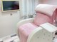 フェア バイ ビューティ(fair by beauty)の写真/ふかふかのリクライニングソファーで周りを気にせずに自分だけの特別な空間で施術ができる個室サロン♪