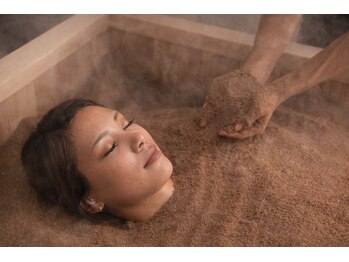 アサ 東京ベイ(Asa)の写真/なんとなく続く不調に、体の芯から温めて整える米ぬか酵素浴の温活習慣です。冷え性改善や、デトックスに◎