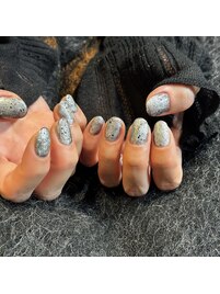 シルバーミラーで癖ありデザイン