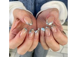 個性派ミラーネイル