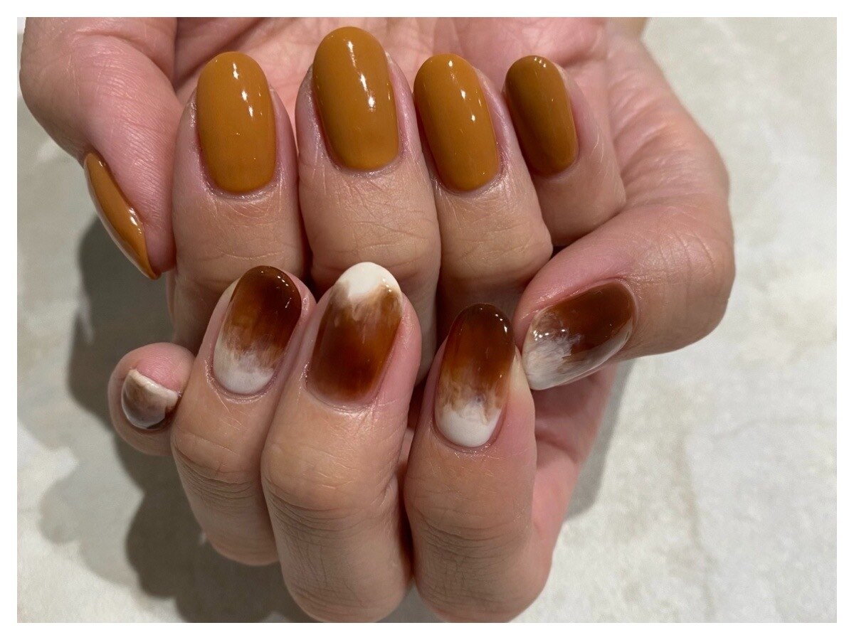 2025年-2026年冬トレンド】キャメルのネイルデザイン集｜人気順｜2