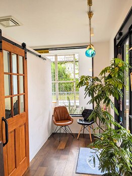 デイクレール(Day cleur)の写真/美容室併設で、店舗入り口すぐの個室だからカウンセリングからお会計まで他の人に会わず施術できる♪