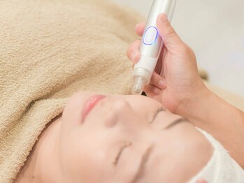ニナ ビューティー スタジオ(NINA BEAUTY STUDIO)の写真/ふわふわ生泡に包まれる新感覚毛穴ケア♪美容成分たっぷりの毛穴よりキメ細かい濃密泡で毛穴の黒ずみ解消◎