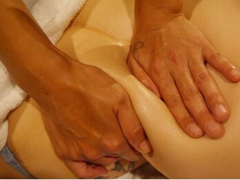 グロウ(GLOW)/骨格を正して筋肉の捻じれ改善！