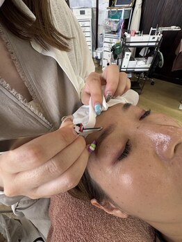 リリー ヘアサロン(LILY hair*salon)の写真/まるでWAX脱毛！？それがたった１０分で！？まつエク・まつげパーマのついでに！