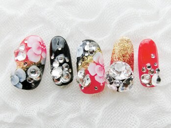 ネイリシャス(NAILICIOUS)/Vカットをプラスでゴージャスに