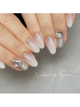 フリージア(Freesia)/キレイめシンプルネイル