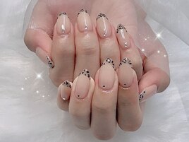 レオパード柄のフレンチネイル