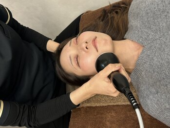 三ノ宮鍼灸院 接骨院の写真/最新美容機器+小顔矯正の組み合わせが人気！ラジオ波＋キャビテーションでアプローチ!リフトアップも効果◎