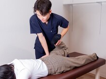 ことほぎ鍼灸整体 奈良登美ヶ丘院/施術風景/腰痛/姿勢改善/整体