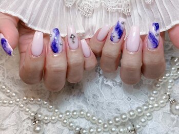 ドールネイル(DOLL NAIL)の写真/【ワンホン/ニュアンス】トレンドデザインはお任せ★カラー×パーツ豊富で大人可愛い理想の指先が叶う♪
