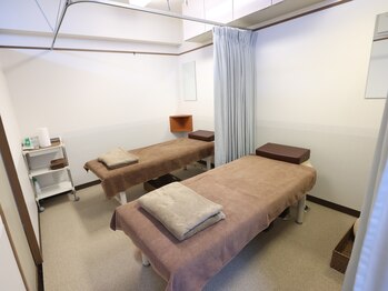 距骨サロン 大阪駅前第2ビル店/施術ベッド