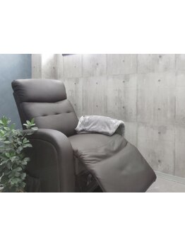 ネイル・アイメニューの同時施術が可能