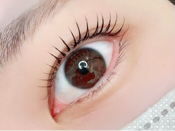 ロミーアイラッシュ(ROMMY.eyelash)の写真/丁寧なカウンセリング&高技術で１人１人の目の形やご希望に沿ったデザインをご提案!モチの良さも人気の秘訣