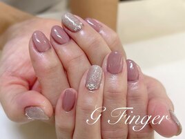 くすみピンクのキラキラネイル