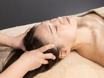 メーカー直営 LUARAフェイシャルサロン 新御徒町店【毛穴/小顔/シミ/しわ/たるみ】/ヘッドマッサージ★ [上野/毛穴]